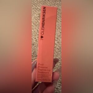 BNIB I ❤️Ole Henriksen Pout Preserve Lip Treatment in Strawberry Sorbet Glimmer